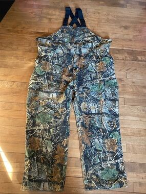 Cabela's Realtree Camo Bib Overalls with Black Straps